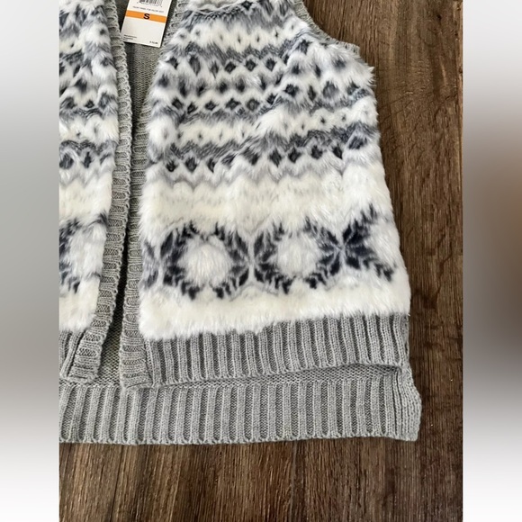 By Design Womens Vest, Size Small, Open Knit/Faux Fur, NEW - Picture 3 of 7